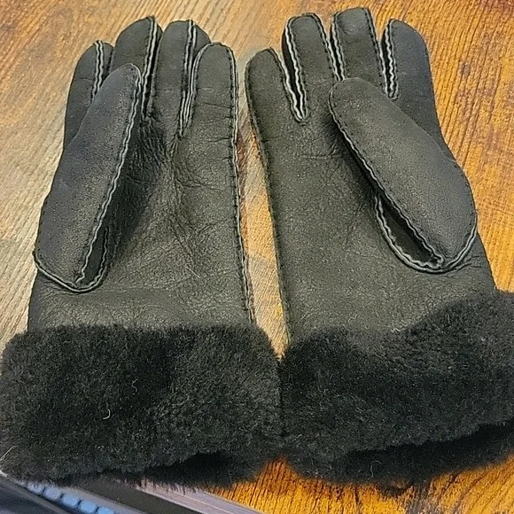 EMU Natural 100% Australian Sheepskin Gloves Black M/L Like new. - Picture 1 of 5